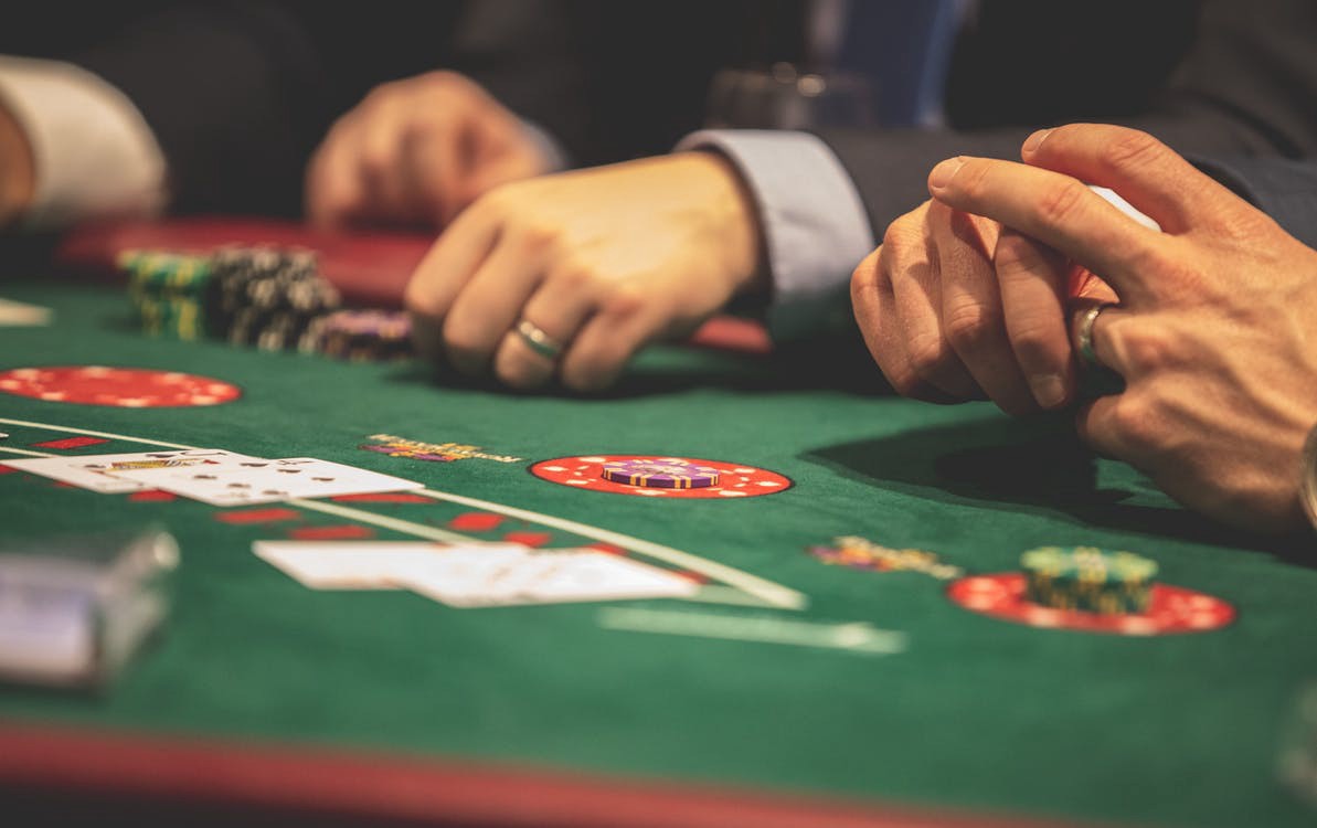 How does the Monte Carlo Simulation applies to casinos, and why does the house always win?